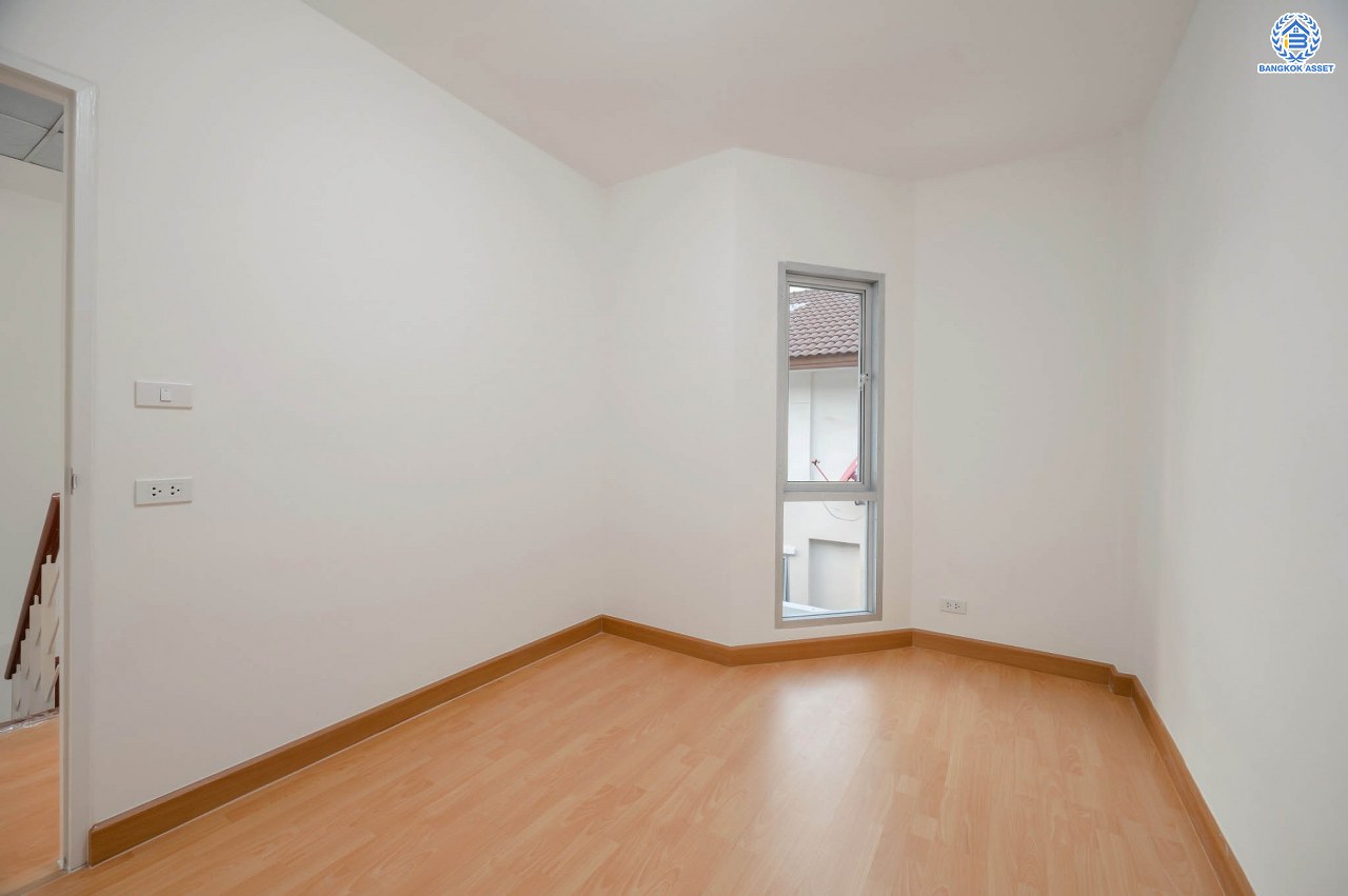 บ้านมือสองตกแต่งใหม่ โครงการ ศุภาลัยวิลล์ วงศ์สว่าง พร้อมอยู่ เนื้อที่ 24.2 ตร.ว. ฟังก์ชัน 3 ห้องนอน 3 ห้องน้ำ จอดรถได้ 2 คัน บนสุดยอดทำเล เชื่อมต่อได้หลายเส้นทาง ทั้งถนนกรุงเทพ-นนทบุรี, ถนนวงศ์สว่าง, ถนนนครอินทร์ และถนนติวานนท์ ใกล้จุดขึ้นทางด่วนงามวงศ์วาน รถไฟฟ้าสายสีม่วง "สถานีแยกติวานนท์" และ "สถานีกระทรวงสาธารณสุข"